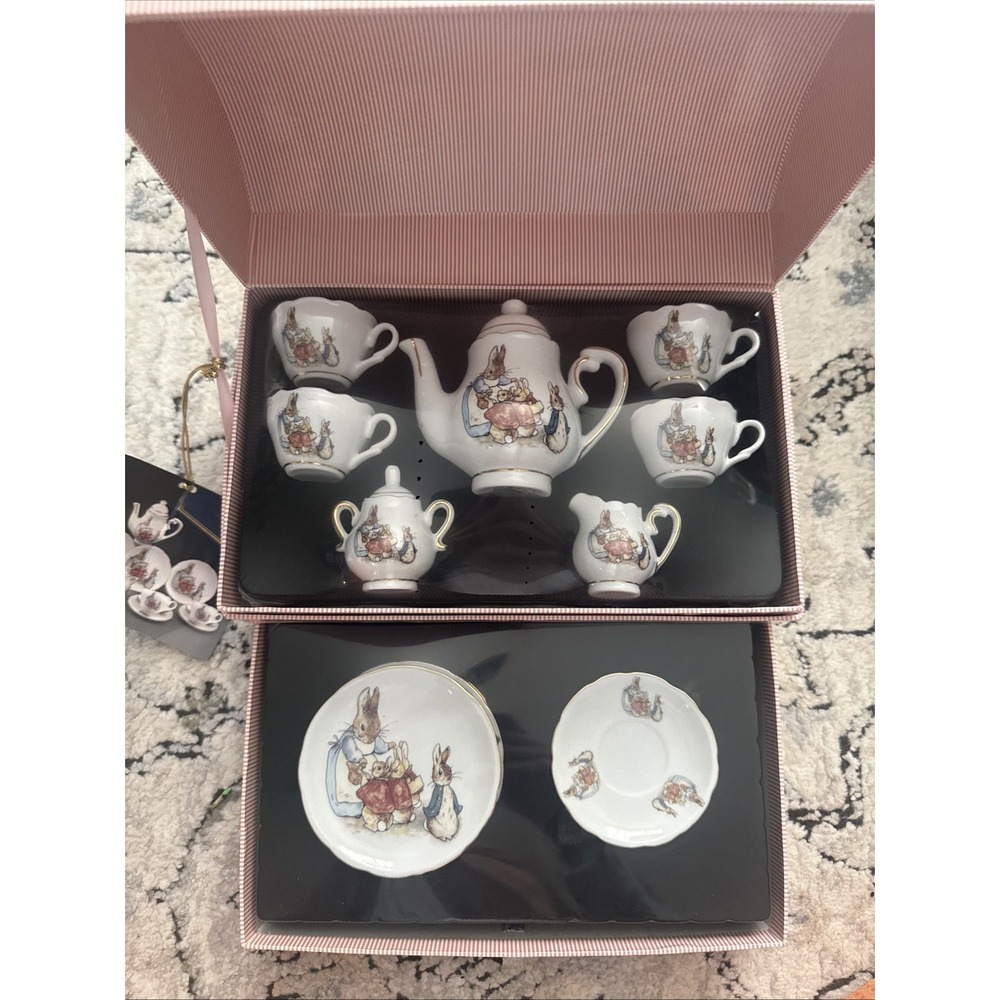 Reutter Porcelain - - Peter Rabbit - Medium Tea Set w/Case - Picture 3 of 7